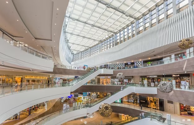 Владелец ТЦ LeoMall в Петербурге ищет покупателя 50% доли объекта