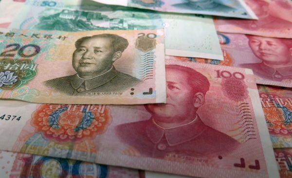 Курс юаня на открытии торгов Мосбиржи упал до 11,71 рубля